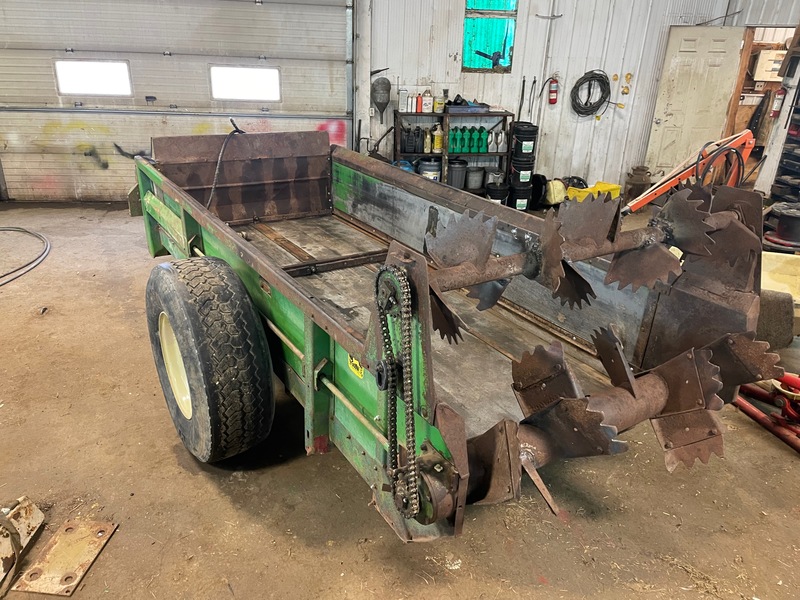 Manure Equipment  John Deere 450 Hydra-Push Manure Spreader - Double Beater Photo